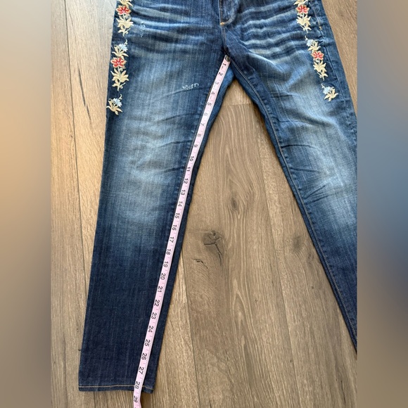 Driftwood Jeans with Floral Detail Size 30 - Picture 8 of 12